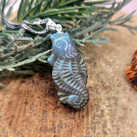 Nature Labradorite Carved Flashy Sea Horse Pendant Necklace - Picture 9 of 10